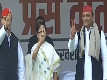 এ দিনের সভা থেকে মমতা বলেন, উত্তরপ্রদেশে অখিলেশকে জেতাতে সব রকম সাহায্য করবে তৃণমূল। 