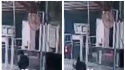 প্ল্যাটফর্ম থেকে লাইনে পড়ছেন সেই যাত্রী, ভাইরাল হওয়া ভিডিও থেকে নেওয়া ছবি৷ প্ল্যাটফর্ম থেকে লাইনে পড়ছেন সেই যাত্রী, ভাইরাল হওয়া ভিডিও থেকে নেওয়া ছবি৷