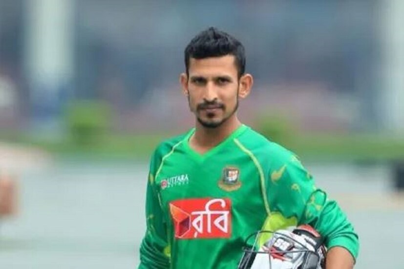 বাংলাদেশি (Bangladesh) ক্রিকেটার (Cricketer) নাসির হুসেনের (Nasir Hossain ) বিরুদ্ধে যদি এই ব্যভিচারের (Adultery) অভিযোগ প্রমাণ হয় তাহলে তাঁর ৭ বছরের জন্য জেল হতে পারে৷ বাংলাদেশের সামাজিক নীতি অনুযায়ি মহিলা নয়, ব্যভিচারের জন্য শুধু  পুরুষরাই শাস্তি পেতে  পারেন৷ রাকিবের আইনজীবী ইশরত হাসান জানিয়েছেন তাঁর ক্লায়েন্টের স্ত্রী মিথ্যা ডিভোর্স পেপার দেখিয়ে ক্রিকেটারের সঙ্গে বিয়ে করেছেন৷ এক বছর আগের ভ্যালেন্টাইন্স ডে -তে বিয়ের বছর ঘুরতে না ঘুরতেই আরেক ভ্যালেন্টাইন্স ডে -তে এত বড় কেস শুরু হয়েছে বাংলাদেশের জাতীয় দলের হয়ে খেলা এই ক্রিকেটারের বিরুদ্ধে৷ Photo- Collected 