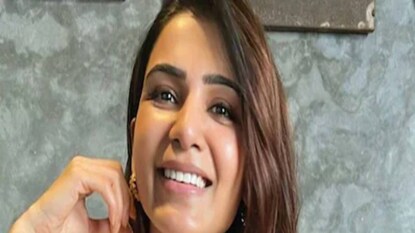 সমান্থা রুথ প্রভু দক্ষিণী সিনেমায় জনপ্রিয় বেশ কয়েক বছর আগে থেকেই। কিন্তু বর্তমানে পুষ্পা দ্য রাইজ (Pushpa : The Rise) ছবিটি মুক্তি পাওয়ার পর তাঁর জনপ্রিয়তা যেন আরও বেড়ে গিয়েছে। ও আন্তাভা (Oo Antava) গানের তালে অভিনেত্রীর নাচ আজ সকলের ঘরে ঘরে। কেউ রিল বানাচ্ছেন এই গানে তো কেউ অভিনত্রীর হুক স্টেপ ফলো করে স্টেজ মাতাচ্ছেন। সমান্থা রুথ প্রভু দক্ষিণী সিনেমায় জনপ্রিয় বেশ কয়েক বছর আগে থেকেই। কিন্তু বর্তমানে পুষ্পা দ্য রাইজ (Pushpa : The Rise) ছবিটি মুক্তি পাওয়ার পর তাঁর জনপ্রিয়তা যেন আরও বেড়ে গিয়েছে। ও আন্তাভা (Oo Antava) গানের তালে অভিনেত্রীর নাচ আজ সকলের ঘরে ঘরে। কেউ রিল বানাচ্ছেন এই গানে তো কেউ অভিনত্রীর হুক স্টেপ ফলো করে স্টেজ মাতাচ্ছেন।