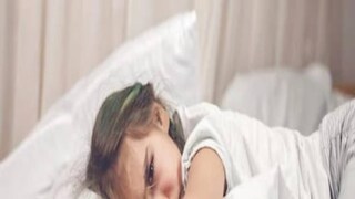 নিষ্ক্রিয়: ছোট বাচ্চা মানেই প্রাণপ্রাচুর্যে ভরপুর। হাসি, কান্না, দৌড়াদৌড়ি করে গোটা বাড়ি মাতিয়ে রাখবে। কিন্তু অনেক সময় বাচ্চা থম মেরে যায়। কোনও কিছুতেই যেন তার মনে লাগে না। এটা নিষ্ক্রিয়তার একটা পর্যায় হতে পারে। কিন্তু বেশিদিন এমনটা চললে ডাক্তার দেখানো উচিত।