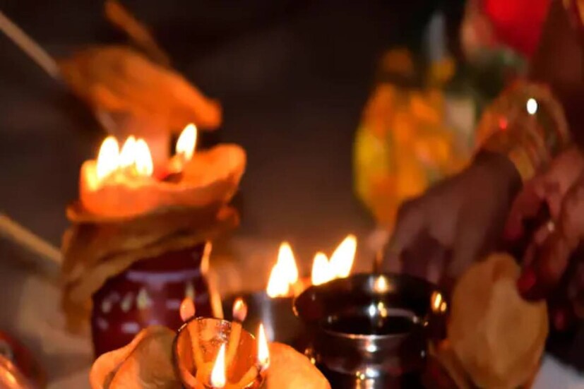ভাদ্র মাসের শুক্ল পক্ষের তৃতীয় দিনে পালিত হয় ‘হরতলিকা তীজ’ ব্রত৷ স্বামীর দীর্ঘায়ু জন্য এই ব্রত পালন করেন স্ত্রীরা৷ ব্রত পালনের দিন শিব ও পার্বতীর পুজো করে তাঁদের আশীর্বাদও প্রার্থনা করা হয়৷ 