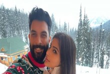বরফে মোড়া ভূস্বর্গে ঘনিষ্ঠ নববিবাহিত সুরজ-মৌনী, নৈসর্গে মুগ্ধ ভ্রমণপিপাসুরা