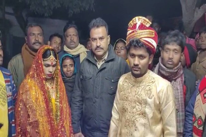 জানা গিয়েছে, এই বিয়ের পাত্রী সোনাদেবী সিং(২৩)। বাড়ি বিহারের কাঠিয়ার জেলায়। অন্যদিকে পাত্র শঙ্কর সাহানী(২৫) বাড়ি বিহারের দ্বারভাঙ্গা জেলাতে। পাত্র-পাত্রী দুজনে কুমেদপুর এলাকার একটি কারখানায় কাজ করতেন। কাজ করতে করতেই দুজনের মধ্যে প্রেমের সম্পর্ক গড়ে ওঠে। অভিযোগ, ওই যুবক তরুণীকে বিয়ের প্রতিশ্রুতি দিয়ে ঘনিষ্ঠ সম্পর্ক গড়ে তোলেন। ইতিমধ্যেই কয়েক বছর আগে প্রার্থীর বাবা ও মা মারা যাওয়ায় কার্যত অনাথ হয়ে যান ওই যুবতী। 