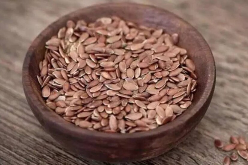 ফ্ল্যাক্সসিডে প্রচুর পরিমাণে ওমেগা থ্রি ফ্যাটি অ্যাসিড আছে৷ তার ফলে রক্তে খারাপ কোলেস্টেরলের মাত্রা বাড়ে না৷ অন্যদিকে ভাল কোলেস্টেরল বৃদ্ধি পায়৷ 