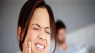 নরম টুথব্রাশ ব্য়বহার করুন। শক্ত ব্রাশ ব্যবহার করলে এনামেলের ক্ষতি হতে পারে।
