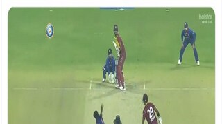 virat kohli says to rohit sharma 2 aawaz aaye hain review le in ede gardens1st t20 watch viral video- Photo Courtesy- Twitter/Video Grab 