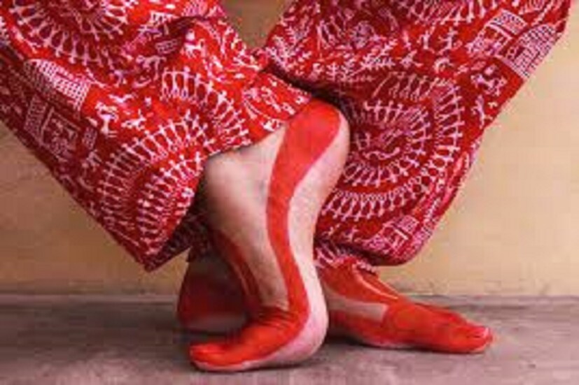 এমনকী কোনও কোনও মহিলাকে এর জন্য ওষুধও কেতে হয় ৷ তবে ওষুধপত্র এই ক্ষেত্রে খাওয়াটা স্বাস্থ্যের পক্ষে অত্যন্ত ঝুঁকির ৷ যন্ত্রণা থেকে বাঁচতে অনেক পদ্ধতি অবলম্বন করে থাকেন অনেকেই ৷ প্রতীকী ছবি ৷