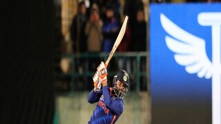 ১৮ বলে ৪৫ রানের মারকাটারি ইনিংস খেললেন রবীন্দ্র জাদেজা