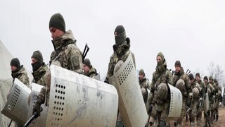 মাত্র কয়েক সপ্তাহ আগেই মস্কোয় গিয়ে রাশিয়ান প্রেসিডেন্ট পুতিনের সঙ্গে আলোচনা করে উত্তেজনা প্রশমনের চেষ্টা করেছিলেন ফরাসি প্রেসিডেন্ট এম্যানুয়েল ম্যাকরন৷ 
