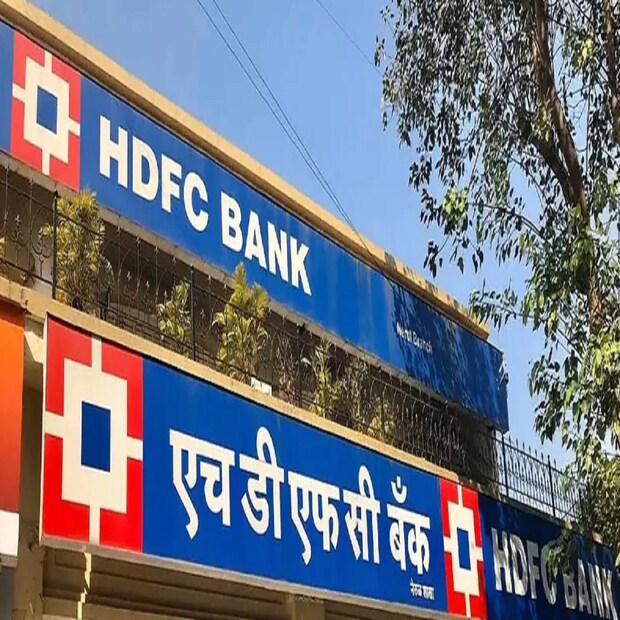  এইচডিএফসি ব্যাঙ্ক সিনিয়র সিটিজেন কেয়ার (HDFC Senior Citizen Care) নিয়ে এসেছে ৷ ব্যাঙ্ক এই ডিপোজিটে ০.৭৫ শতাংশ বেশি সুদ দিচ্ছে ৷ কোনও প্রবীণ নাগরিক HDFC ব্যাঙ্কের সিনিয়র সিটিজেন কেয়ার এফডি-তে ফিক্সড ডিপোজটি করালে পেয়ে যাবেন ৬.২৫ শতাংশ সুদ ৷ 