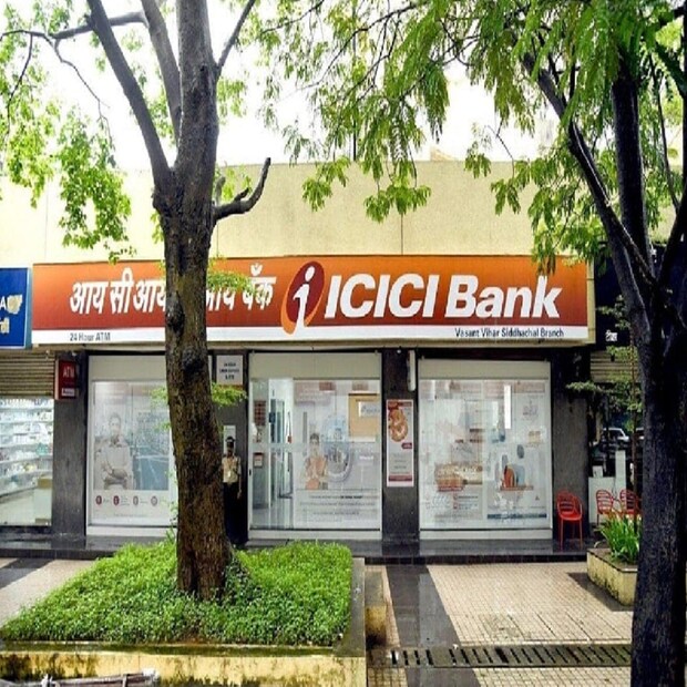 ICICI ব্যাঙ্ক সিনিয়র সিটিজেনদের জন্য নিয়ে এসেছে ICICI Bank Golden Years স্কিম ৷ ব্যাঙ্ক এই স্কিমে ০.৮০ শতাংশ বেশি সুদ দিচ্ছে ৷ এখানে প্রবীণ নাগরিকরা ৬.৩০ শতাংশ সুদ পেয়ে যাবেন ৷ এই স্কিমের সুবিধা ৮ এপ্রিল ২০২২ পর্যন্ত নেওয়া যাবে ৷ 