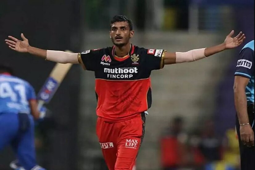 শাহবাজ আহমেদ  (Shahbaz Ahmed) আইপিএল ২০২১ (IPL 2021) এ আরসিবি-র হয়ে তার উপস্থিতি অনুভব করেছিলেন। তিনি ফ্র্যাঞ্চাইজির হয়ে ১৩টি ম্যাচ খেলেছিলেন৷ সানরাইজার্স হায়দ্রাবাদের বিপক্ষে তার সেরা পারফরম্যান্স ছিল ৩/৭ , সেই ম্যাচে তাঁর দুরন্ত পারফরম্যান্সে ভর দিয়ে আরসিবি জিতেছিল৷ শাহবাজ আহমেদ  (Shahbaz Ahmed) বিজয় হাজারে ট্রফিতে বাংলার হয়ে ভাল ফর্মে ছিলেন৷ পাঁচ ইনিংসে একটি সেঞ্চুরি এবং একটি হাফ সেঞ্চুরি সহ ২২৭ রান ছিল৷ টুর্নামেন্টে বল হাতেও তিনি বাংলা দলের কাজে লেগেছিলেন৷  ছয় উইকেটও নিয়েছেন তিনি। আইপিএল মেগা নিলামে  (IPL 2022 Mega Auction) তাঁর ওপরেও কেকেআর (KKR) ফ্রাঞ্চাইজিদের নজর থাকতে পারে৷