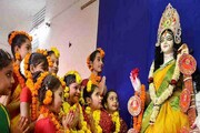 কেন সরস্বতী পুজো মানেই বাসন্তী রঙের পোশাক! জানেন এই দিনে হলুদ রঙের তাৎপর্য?