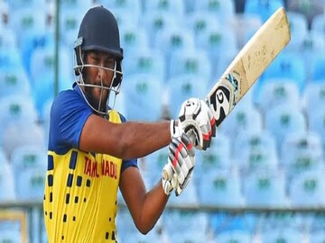 ভারতীয় জার্সিতে মাঠে নামতে মুখিয়ে শাহরুখ খান