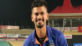 শ্রীলংকার বিরুদ্ধে জোড়া পুরস্কার নিয়ে শ্রেয়স আইয়ার শ্রীলংকার বিরুদ্ধে জোড়া পুরস্কার নিয়ে শ্রেয়স আইয়ার