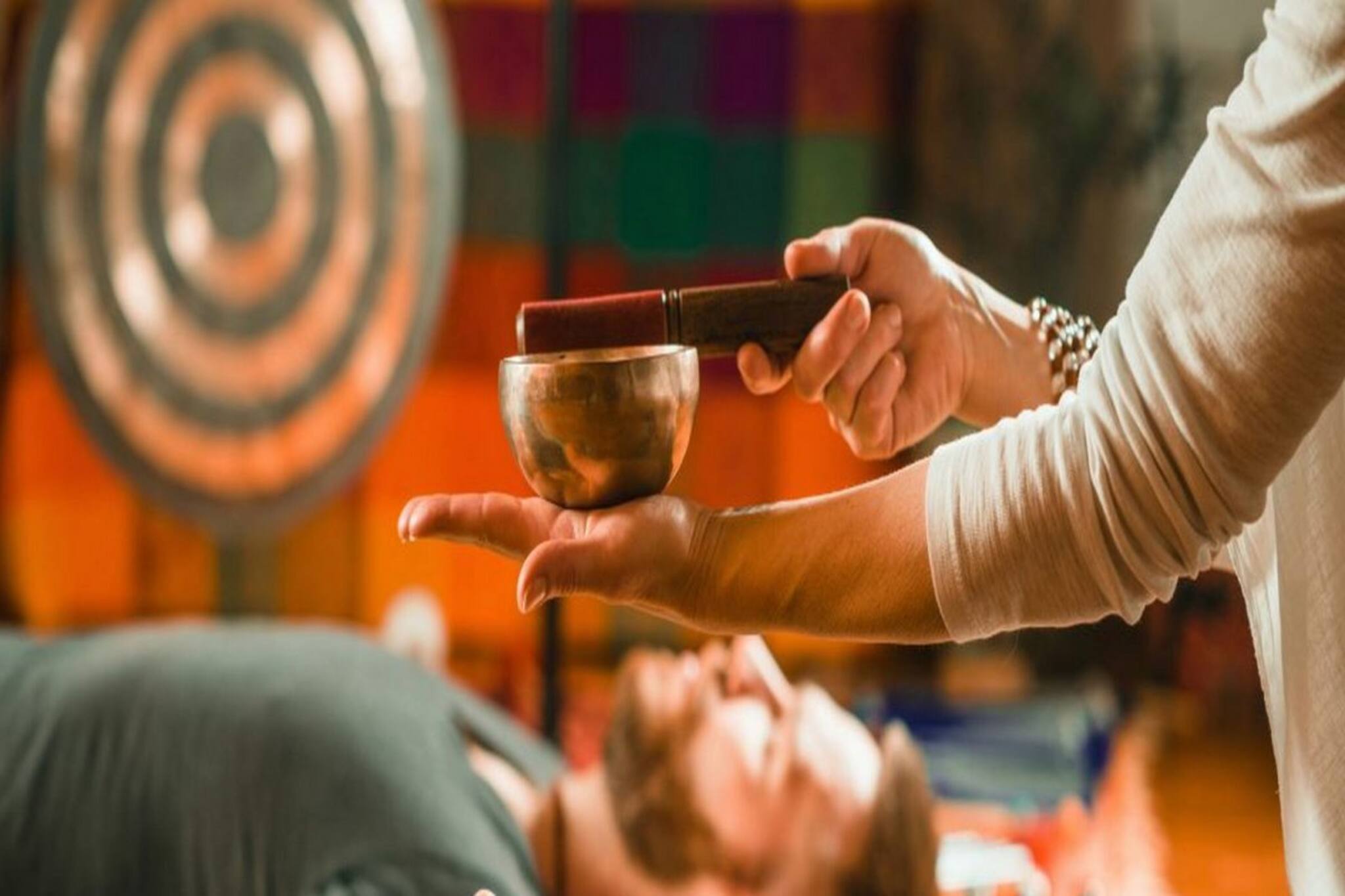 মনের মধ্যে টালমাটাল? সাউন্ড থেরাপি নিয়ন্ত্রণে আনবে হাজারো শারীরিক মানসিক চাপ