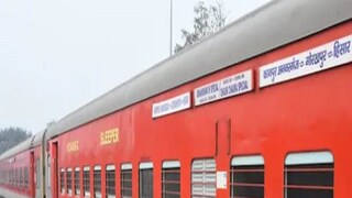 জেনে নিন, আইআরসিটিসির মাধ্যমে টিকিট রিজার্ভেশনের সময় কীভাবে মোবাইল নম্বর ও ইমেল আইডি যাচাই করবেন।