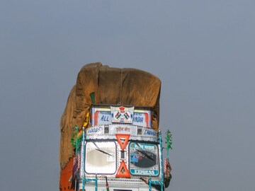 ট্রাক পার্কিং ফি বেঁধে দিল রাজ্য৷ 