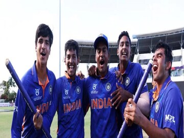 চ্যাম্পিয়ন হয়ে আইসক্রিম খেয়ে সেলিব্রেশন ইয়াশদের
