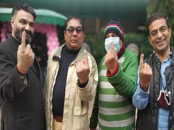বেশ কিছু আকর্ষণীয়, জনপ্রিয় প্রার্থীর ভোটের ভাগ্য বাক্সবন্দী হতে চলেছে আজ। 