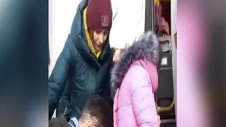 মেয়েকে বিদায় জানাতে গিয়ে কান্নায় ভেঙে পড়েছেন বাবা৷ Photo- New News EU