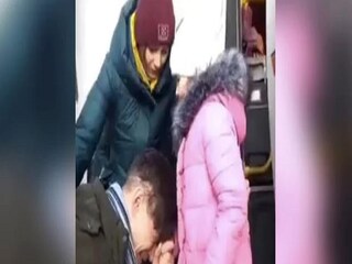 মেয়েকে বিদায় জানাতে গিয়ে কান্নায় ভেঙে পড়েছেন বাবা৷ Photo- New News EU