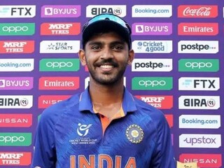 ফাইনালে ভিকির বাঁহাতি স্পিন 
জাদুই ভরসা ভারতের