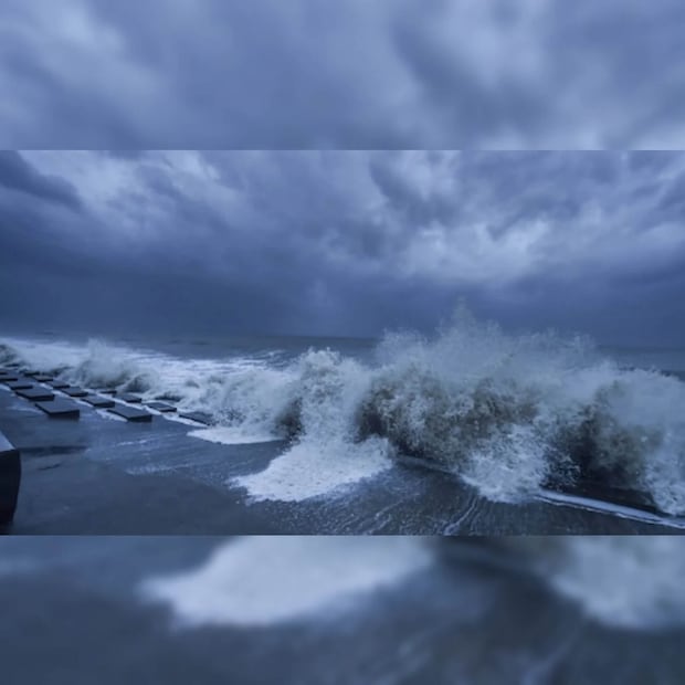 সেই কারণেই সমুদ্রতটের তাপমাত্রা হঠাৎ বাড়তে পারে। সমুদ্রে উঠতে পারে বড় ঢেউ। এর সর্বোচ্চ প্রভাব দেখা যেতে পারে দক্ষিণ ভারতের সমুদ্র উপকূলে। জুন থেকে অক্টোবরের মধ্যে এই প্রভাব দেখা যেতে পারে। 
