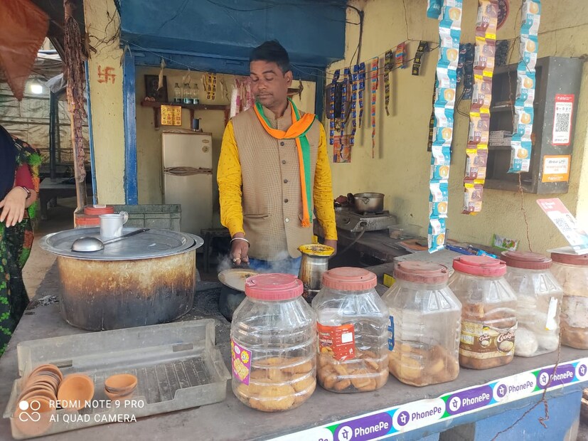 শুধু চা বিক্রেতাই নয়, আসানসোল (Asansol) পুর নির্বাচনে এবার বিজেপির তরফে টিকিট দেওয়া হয়েছে, মুদি দোকানদার, টোটো চালককেও। বিজেপির দাবি, নিম্নবিত্ত পরিবার থেকে উঠে আসা মানুষকেই এবার নির্বাচনে গুরুত্ব দেওয়া হচ্ছে।