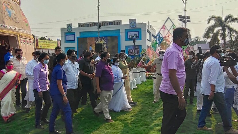 ২০২২ সালের কলকাতা বইমেলা বহু প্রতিক্ষিত। কারণ, কোভিডের কারণে জমায়েতে নিষেধাজ্ঞা জারি হওয়ার পর থেকে বই প্রেমী বাঙালিদের মুখ ভার হয়েছিল, এ বারের বইমেলা সেই সব দুঃখের অবসান। 