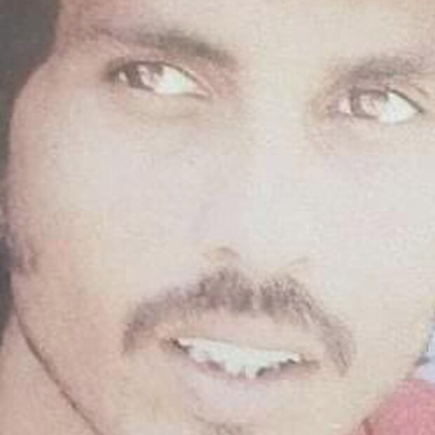 ১৯৫১ সালের ৩০ অগাস্ট জন্ম সুরজিত্ সেনগুপ্তের। ময়দানে তাঁর প্রথম ক্লাব খিদিরপুর। এর পর খেলেছেন তিন প্রধানেই। ১৯৭২-৭৩-এ খেলেছেন মোহনবাগানে। তার পর ১৯৭৪ থেকে ১৯৭৯ পর্যন্ত ইস্টবেঙ্গলে। ১৯৭৮ সালে লাল-হলুদের অধিনায়ক। ১৯৮১ সালে ফের মোহনবাগানে ফেরেন। তার আগে এক বছর খেলেছিলেন মহামেডানে। ১৯৭৩ থেকে ১৯৭৯ পর্যন্ত খেলেছেন জাতীয় দলে। এমন বর্ণময় কেরিয়ার যাঁর, সেই সুরজিত্ সেনগুপ্ত ফুটবলার হিসেবে একটুও অহংকারী ছিলেন না। তবে গর্ব করতেন নিজের চরিত্র নিয়ে। ময়দানে তাঁর মতো অজাতশত্রু ফুটবলার কমই ছিলেন। ঠাণ্ডা মাথার, শান্ত স্বভাবের মানুষ ছিলেন তিনি।