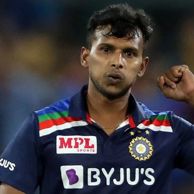 ভারতীয় দলের জার্সিতে খেলা টি নটরাজন একটা সময় ছিলেন দারিদ্রসীমার নিচে। তাঁরা পাঁচ ভাই-বোন। পরিবারের আর্থিক অবস্থা ভাল ছিল না।