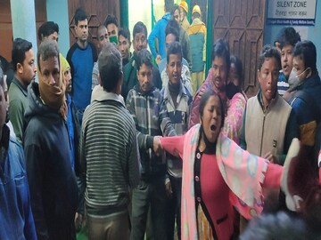 ভয়াবহ পথ দুর্ঘটনা 