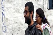 স্ত্রীকে স্কুটিতে চড়িয়ে ভোটকেন্দ্রে! জিয়াগঞ্জের মন জয় করে ভোটদান অরিজিতের