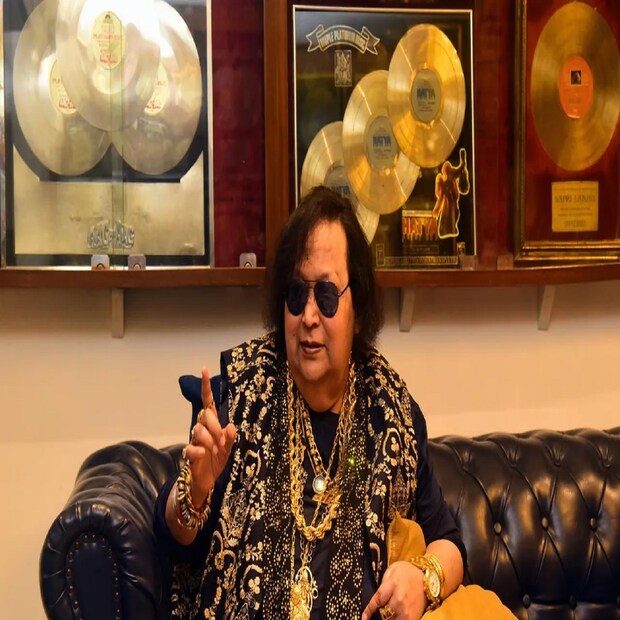 মাসী শঙ্করী চৌধুরী আর মেসো আশুতোষ চৌধুরীর বাড়িতেই বাপ্পি লাহিড়ি কাটাতেন ছোটোবেলার একটা বড় সময়। সঙ্গীত জগতে প্রতিষ্ঠিত হওয়ার পরও বহুবার এসেছেন সেখানে। উত্তরবঙ্গে কোন অনুষ্ঠানে এলেই ছুটে আসতেন মাসীর বাড়ি। বাপ্পি লাহিড়ির জন্যে চৌধুরী বাড়ির দ্বিতলে একটা পৃথক রুমও ছিল। 