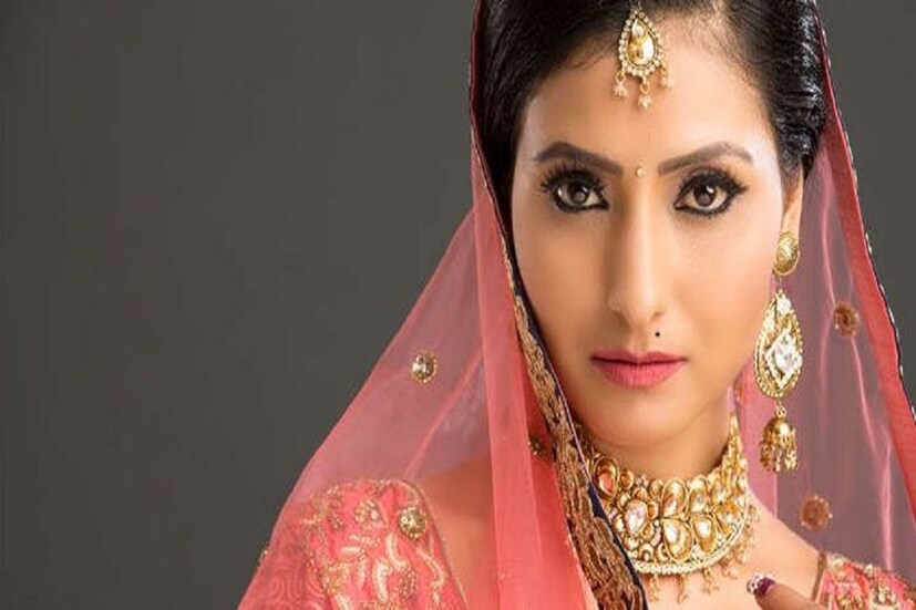 ঠোঁটের ঠিক ওপরেই তিল (til) - এখান তিল (mole)  থাকলে বুঝতে হবে খুব অল্প বয়স থেকেই সেই নারী বা পুরুষ প্রচুর ধন-সম্পদের অধিকারী হয়ে ওঠার সম্ভবনা উজ্জ্বল৷ Photo- Representative