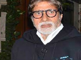 টেলিভিশনের অন্যতম শো 'কৌন বনেগা ক্রোড়পতি'। এই শোয়ের সঙ্গে বিগত ২০ বছর ধরে যুক্ত রয়েছেন অভিনেতা অমিতাভ বচ্চন। দর্শকরাও বিগবিকে গ্রহণ করেছেন এই শোয়ের জন্য। এই শো-কে ঘিরেই তৈরি হয়েছিল বিতর্ক। 