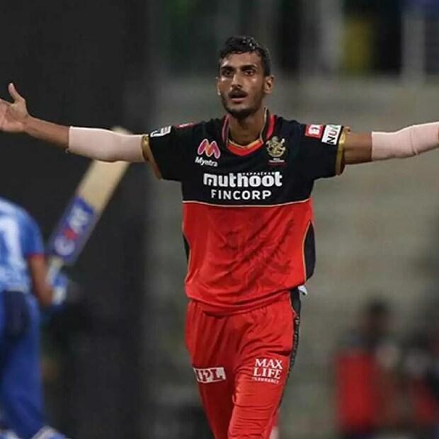 ২ কোটি ৪০ লক্ষ টাকায় শাহবাজ আহমেদকে দলে নিয়েছে রয়্যাল চ্যালেঞ্জার্স ব্যাঙ্গালোর। কেকেআর বাংলার ক্রিকেটারদের দলে পাওয়ার ব্যাপারে কোনও আগ্রহই দেখায়নি।