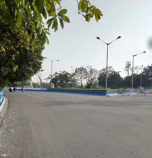 শহর এলাকায় শীতবস্ত্র গায়ে সারাদিন থাকার মরশুম শেষ। গ্রামে শীতের আমেজ আরো কয়েকটা দিন। সকাল সন্ধ্যায় হালকা শীতের আমেজ থাকবে শহরতলিতেও। Representative Image