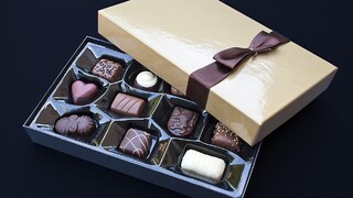 জুতোর বাক্সকেই সাজিয়ে গুছিয়ে ধুয়ে মুছে ব্য়বহার করতে পারেন অন্য় কাজে। ছবি- প্রতীকী