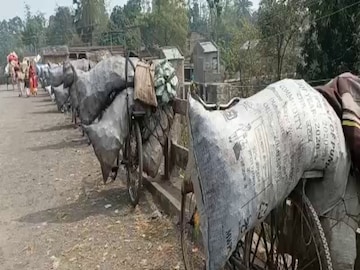 রমরমিয়ে চলছে কয়লার বেআইনি ব্যবসা