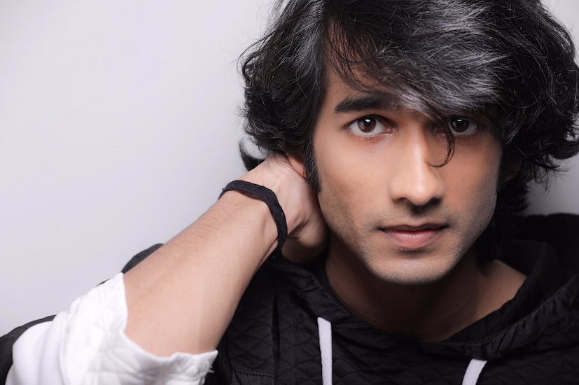 শান্তুনুর একটি নাচের দলও আছে। নাম ‘দেশি হুপার্স’। ২০১৫ সালে তারা লস অ্যাঞ্জলসে আয়োজিত আন্তর্জাতিক নাচের প্রতিযোগিতায় চ্যাম্পিয়নও হন। নাচের কোরিওগ্রাফি করতেও দেখা যায় তাঁকে। তবে আলিয়ার সঙ্গে শান্তনুর এই ব্রেক যে দারুণ কিছু বদলে দেবে নায়কের জীবনে, সে কথা হলফ করে বলা যায়। photo source collected