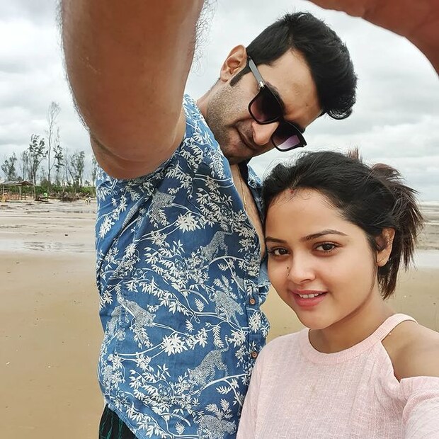 *প্রেমের দিনে ভালবাসা মাখা ছবি শেয়ার করেছেন টেলি দুনিয়ার জনপ্রিয় মুখ নবনীতা দাস এবং জিতু কমল। ছবি: ইনস্টাগ্রাম। 