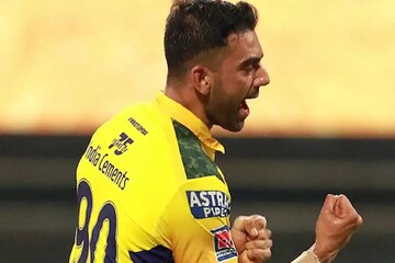 রেকর্ড টাকায় চেন্নাইয়ে দীপক চাহার, এত টাকা ধোনির দল কারও জন্য খরচ করেনি