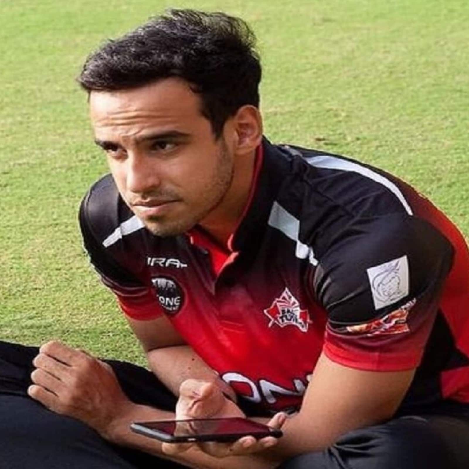 অভিনব মনোহর সাদারাঙ্গানিকে লখনউ সুপার জায়ান্টস ২ কোটি ৬০ লক্ষ টাকায় দলে নিয়েছে। অভিনব সদারঙ্গানির বেস প্রাইস ছিল ২০ লাখ টাকা। ঘরোয়া ক্রিকেটে নিজের ব্যাটিং দিয়ে নজর কেড়েছেন অভিনব।তাই আইপিএলের মেগা নিলামে তাঁকে দলে পেতে ঝাঁপিয়েছিল একাধিক ফ্র্যাঞ্চাইজি।