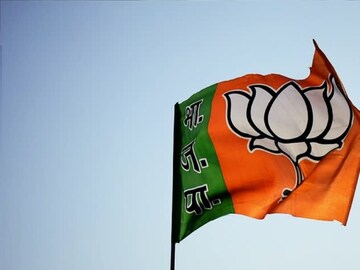 থেমে গেল গেরুয়া ঝড়৷ 
