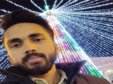 ইউক্রেনে আটকে পড়া পড়ুয়া রোহিত ভকত। 