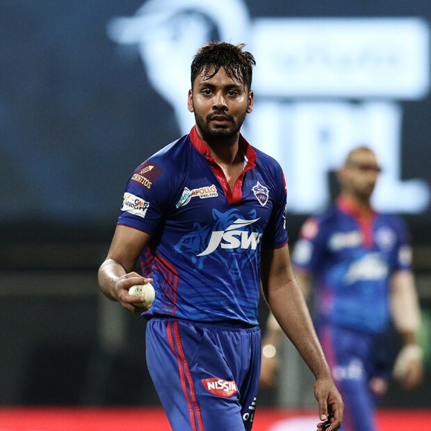 লখনউ সুপার জায়ান্টস ১০ কোটি টাকায় আবেশ খানকে দলে নিয়েছে। গতবার আইপিএলে দিল্লির হয়ে ১৬ ম্যাচে ২৪টি উইকেট নিয়েছিলেন আবেশ। ফলে এবার তাঁকে একাধিক ফ্র্যাঞ্চাইজি টার্গেট করতে পারে বলে আন্দাজ করা হচ্ছিল।