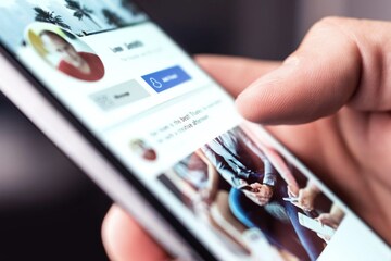 লুকিয়ে লুকিয়ে কে দেখছেন আপনার Facebook প্রোফাইল? জেনে নিন এভাবে...